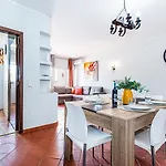 Appartement 5-minute Walk To Aveiros